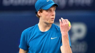 سينر يتغلب على مشكلة طبية ليصل لدور الثمانية في أستراليا المفتوحة