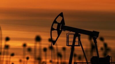 النفط يسجل أعلى مستوى في أكثر من 3 أشهر مع تأثر صادرات روسيا بالعقوبات الأمريكية