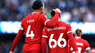 ريال مدريد يحسم موقفه من ضم فان دايك