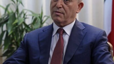 ريفي: إذا كان هناك تهديد من الوزير بيرم فنحن سنواجه وكلنا ثقة بأن قائد الجيش لن يقبل بهذا الكلام على المستوى الوطني حزب الله ينهار ولا يجوز إطلاق التهديدات والا فإننا نسير نحو أوضاع أمنية سيئة فالأرض والعرض من أغلى ما نملك . ليس مسموحا الكلام بهذه اللغة والتي سترتد عليه وعلى حزب الله.