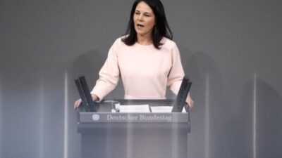 وزيرة الخارجية الألمانية: السلام يجب ألا يكون على حساب الأوكرانيين والأوروبيين