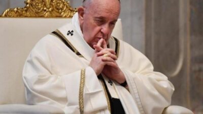 الفاتيكان: حالة البابا مستقرة ويواصل العلاج