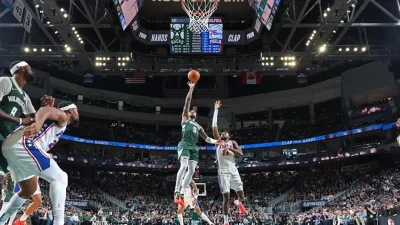 ليلارد يتألق بـ43 نقطة ويقود باكس للانتصار على سيكسرز