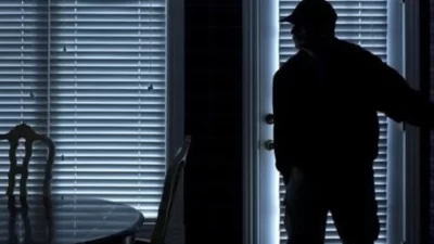 القبض على سارق بـ”الجملة”: 47 ألف يورو و33 ألف دولار ومجوهرات بقيمة 100 ألف