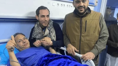 بعد محاولة اغتياله.. شاهدوا الصور الأولى لوزير الدولة الليبي من داخل المستشفى