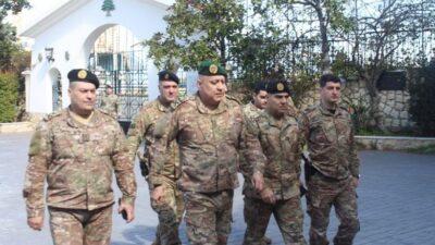 تبرُّع قائد الجيش بالنيابة وعدد من الضباط بالدم في إطار حملة تبرُّع لدعم بنك الدم في الطبابة العسكرية