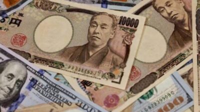 الين يتأثر ببيانات تضخم أمريكية واليورو يرتفع بفضل محادثات أوكرانيا