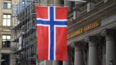 بسبب سياسة ترامب.. مؤسسة إغاثة نرويجية تسرح نصف موظفيها