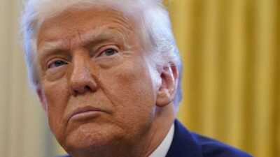 لأول مرة مترجم يترجم لترامب من الإنجليزية إلى الإنجليزية