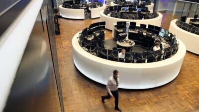 أسهم أوروبا تصعد بدفعة من قطاع الدفاع