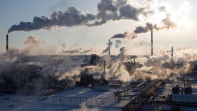 حريق في مصفاة نفط بمدينة أوفا الروسية