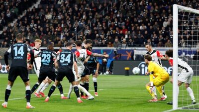 برباعية.. باير ليفركوزن يسحق إينتراخت