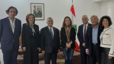 وزيرة السياحة تسلمت من وفد الجامعة اللبنانية الثقافية دعوة لحضور افتتاح نشاط Lebolution  الخاص بشبيبة الجامعة