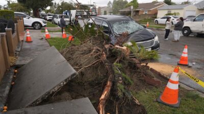 عاصفة مدمّرة تجتاح كاليفورنيا