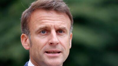 ماكرون دعا نظيريه الاميركي والاوكراني الى الهدوء والاحترام