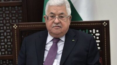 الرئيس الفلسطيني يعلن إجراءات لإعادة هيكلة القيادة الفلسطينية