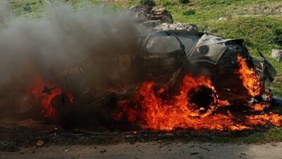 السيارة المستهدفة على طريق النهر بين دير الزهراني وحومين الفوقا