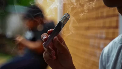 ما هي ظاهرة “لسان التدخين الإلكتروني”؟