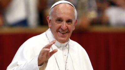 البابا فرنسيس يستعيد عافيته تدريجيًا