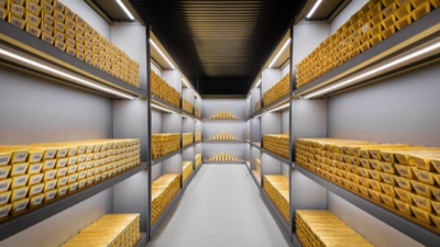 الذهب يهبط لأدنى مستوى في 3 أسابيع وسط موجة بيع عالمية