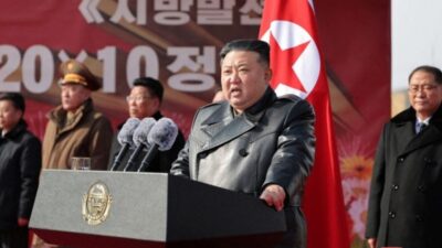 الزعيم الكوري الشمالي يحضر مراسم إطلاق مدمرة متعددة الأغراض