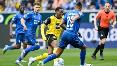دورتموند يهزم هوفنهايم ويعزز فرصه في التأهل لدوري الأبطال