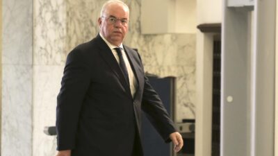 وزير الاتصالات استقبل الخرافي عارضا رؤيته لتطوير القطاع