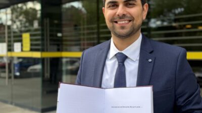 دكتوراه لمروان المبدر في طب الأسنان من جامعة بولندية وأبحاثه تؤسس لنقلة نوعية في علاج أمراض اللثة دون جراحة