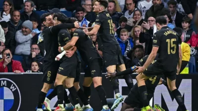 فالنسيا يقدم هدية إلى برشلونة بالتفوق على ريال مدريد