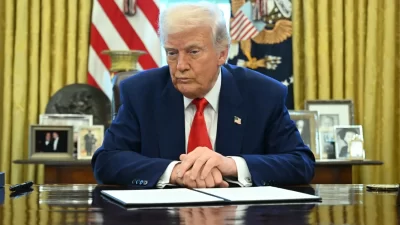 أسعار المستهلكين في أميركا تسجل أول انخفاض منذ نحو 5 سنوات