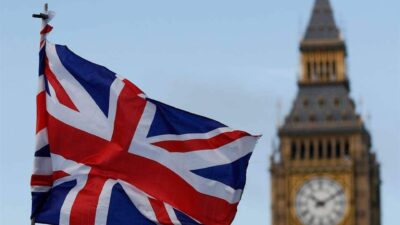 بريطانيا: نريد التوصل لاتفاق مع الولايات المتحدة بشأن الرسوم ولا نعتزم الرد فورا