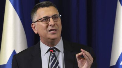 وزير الخارجية الإسرائيلي: هدفنا المشترك مع فرنسا منع إيران من حيازة سلاح نووي