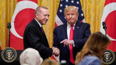 ترامب يطرح نفسه وسيطا ل”حل” التوترات بين إسرائيل وتركيا بشأن سوريا