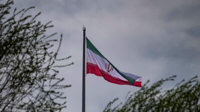 الغارديان: من المتوقع أن ترفض إيران اقتراحًا أميركيًا