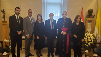 الكتائب قدّمت التعازي بوفاة البابا فرنسيس في السفارة البابوية