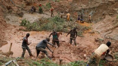 سقوط 26 قتيلا بانفجار لغم أرضي لدى مرور شاحنة محملة بأشخاص في نيجيريا