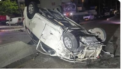 فجراً: ثلاث جرحى نتيجة حادث سير بين سيارتان وانقلاب احداهما في صيدا