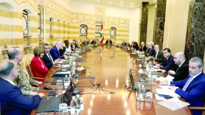 حكومة لبنان «تقارب» ملف سلاح «حزب الله» بلا قرارات