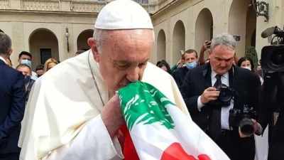لبنان يعلن الحداد الرسمي على وفاة البابا فرنسيس لثلاثة أيام