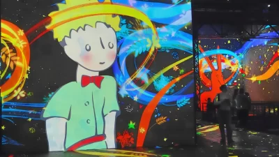 “الأمير الصغير” يضيء باريس: سرد بصري وتجربة غامرة