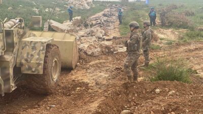 إزالة شريط شائك مفخّخ في منطقة اللبونة – صور وسواتر ترابية في خراج بلدة العديسة – مرجعيون