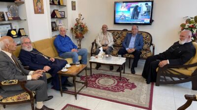 وفد من التنظيم الشعبي الناصري يزور المطران كفوري مهنئًا بالفصح المجيد