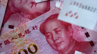 اليوان يتراجع الى أدنى مستوى منذ 2007 وسط توتر تجاري متصاعد