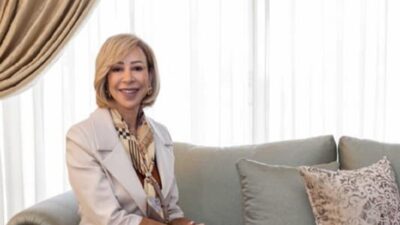 السيدة الاولى تنشر صورة عائلية: “شعنينة مباركة”