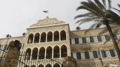 السفير الفرنسي في السراي الحكومي