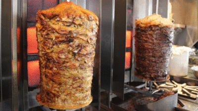 أكثر من 300 حالة تسمم بالشاورما في مطعم تركي!