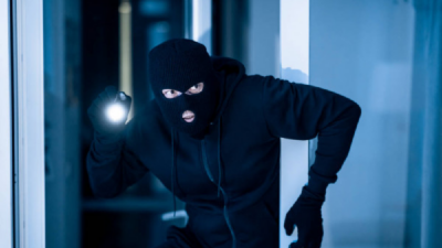 سرقة 300 ألف دولار من داخل فيلا في الكورة!