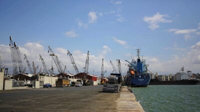 ضبط 50 صندوقاً من الأسلحة الحربيّة في مرفأ طرابلس