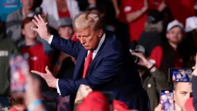 ترامب وطلبات “غريبة” من المياه إلى الساعة!