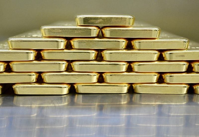 الذهب يتراجع مع جني المستثمرين للأرباح بعد اختراق حاجز الأربعة آلاف دولار للأوقية